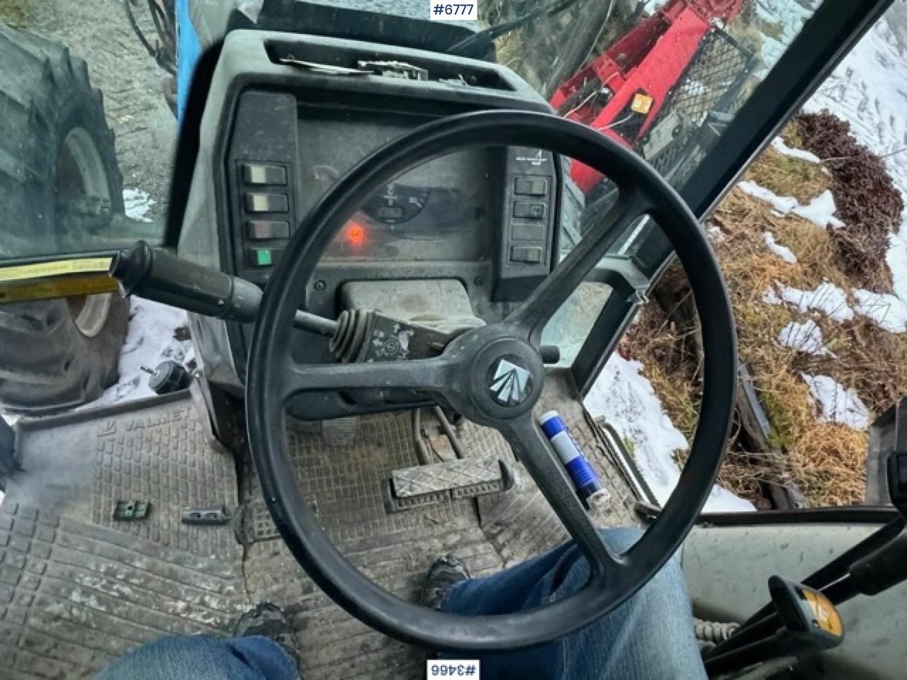 Tracteur agricole 1993 Valmet 8100 with Hiab FMV crane and log trailer: photos 12 Tracteur agricole 1993 Valmet 8100 with Hiab FMV crane and log trailer: photos 12