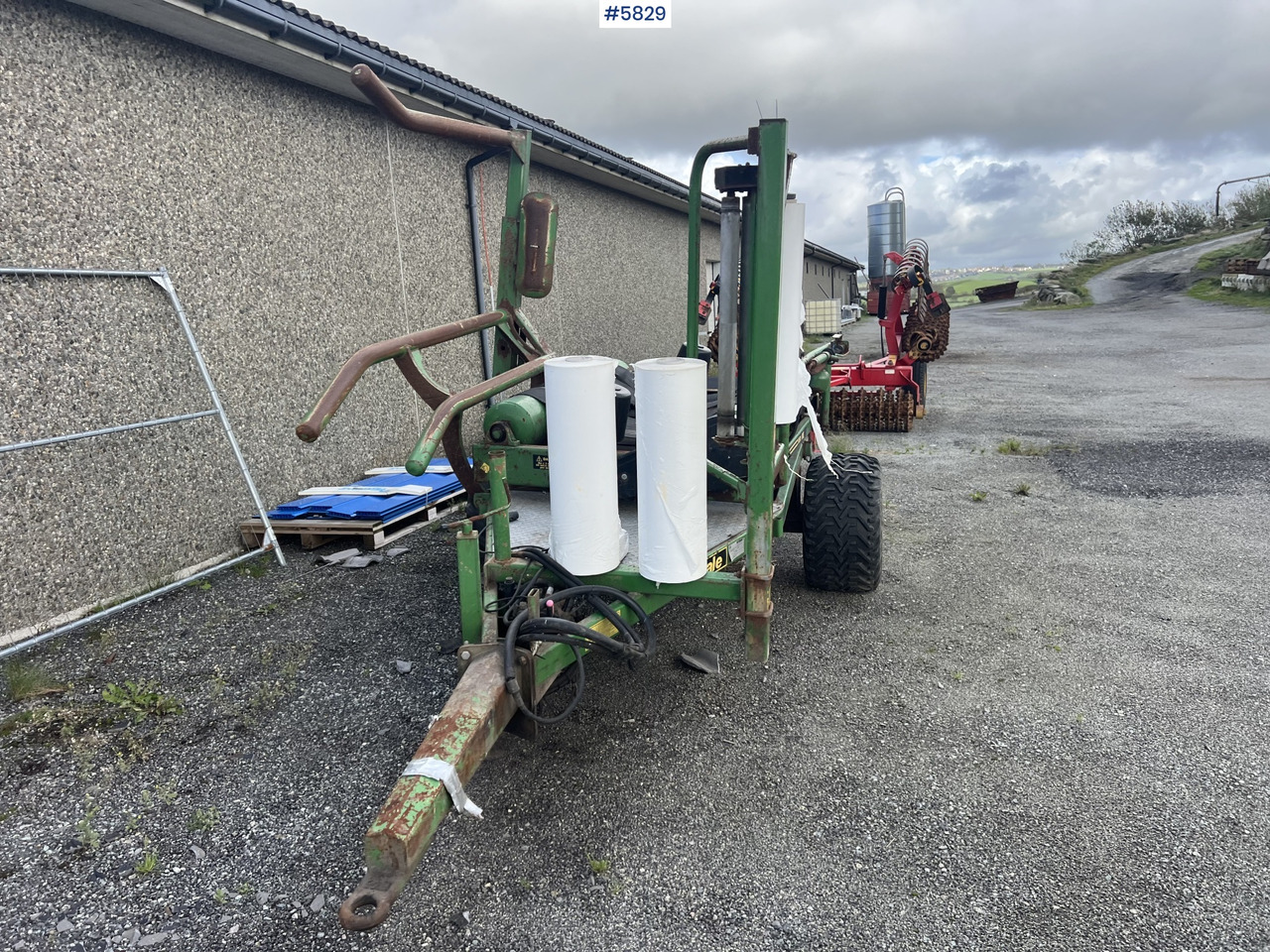 1996 Mchale 991B round bale wrapper - Matériel de fenaison: photos 4 1996 Mchale 991B round bale wrapper - Matériel de fenaison: photos 4