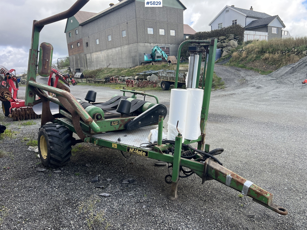 1996 Mchale 991B round bale wrapper - Matériel de fenaison: photos 1 1996 Mchale 991B round bale wrapper - Matériel de fenaison: photos 1