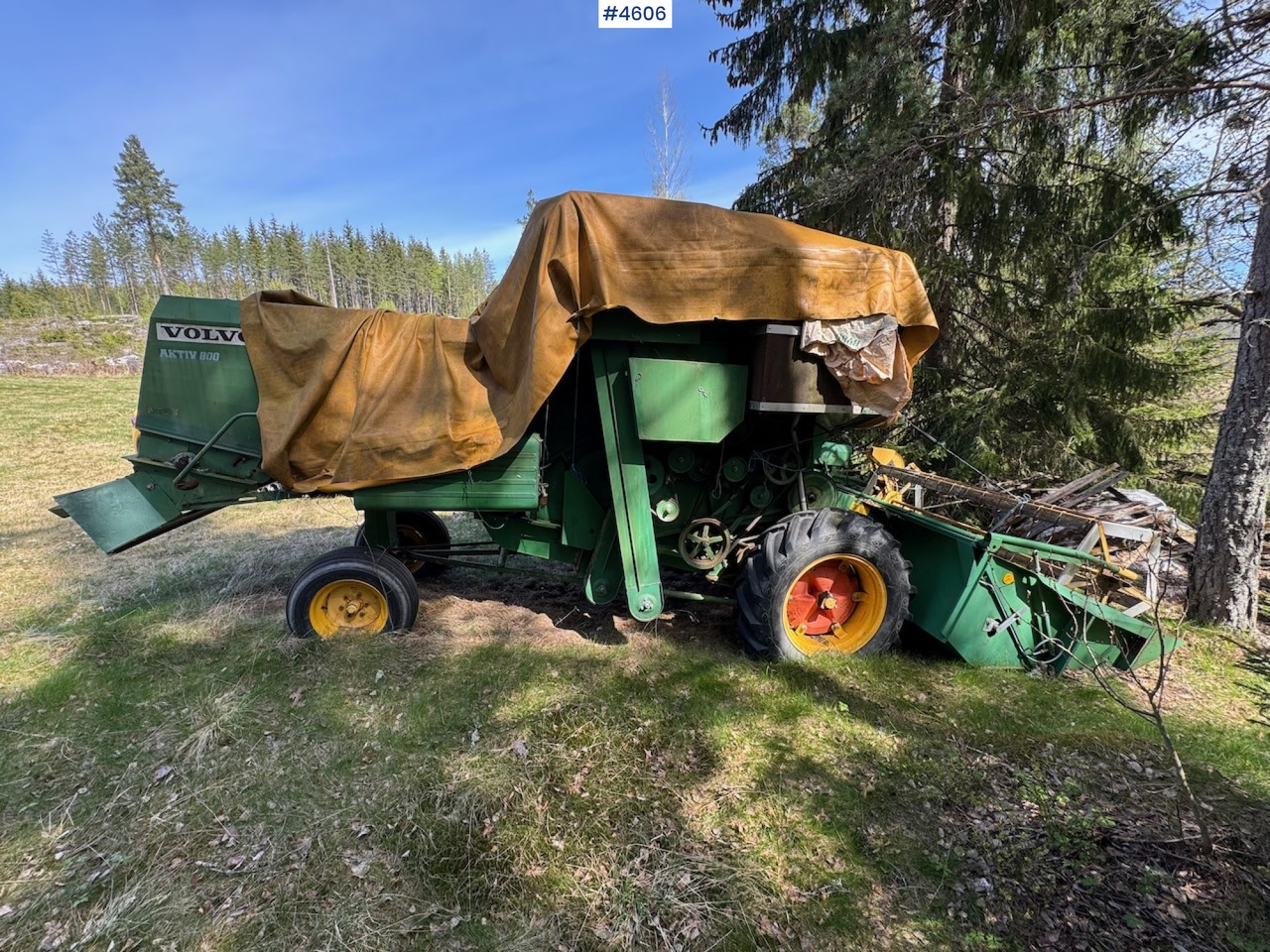 2 Volvo BM Aktiv 800 threshers - Moissonneuse-batteuse: photos 2 2 Volvo BM Aktiv 800 threshers - Moissonneuse-batteuse: photos 2