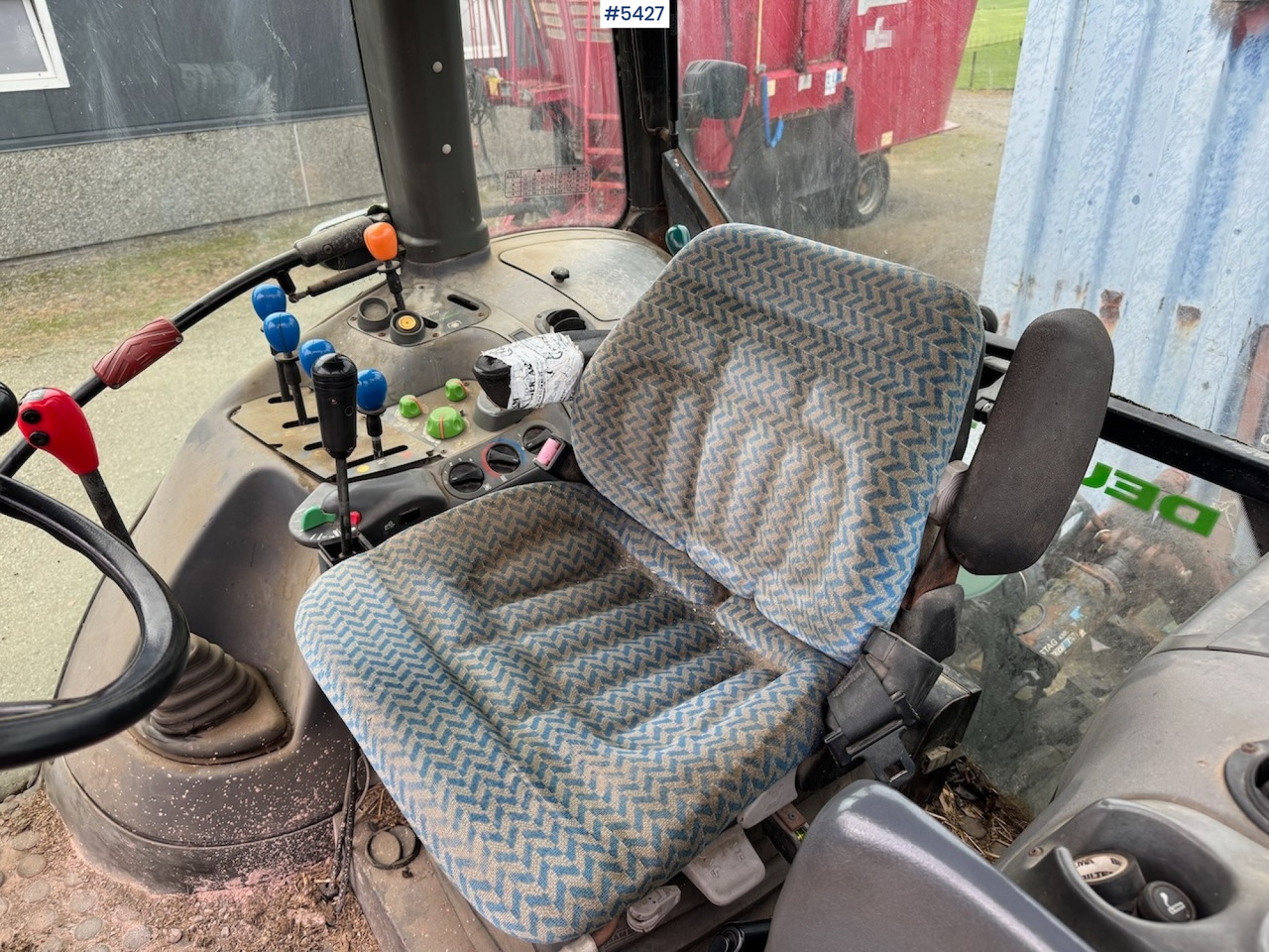 Tracteur agricole 2001 Deutz Fahr Agrotron 90 w/front loader.: photos 15 Tracteur agricole 2001 Deutz Fahr Agrotron 90 w/front loader.: photos 15