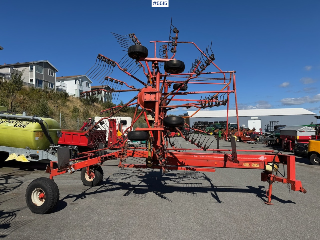 2002 Kuhn GA 7301 Collecting rake - Matériel de fenaison: photos 2 2002 Kuhn GA 7301 Collecting rake - Matériel de fenaison: photos 2