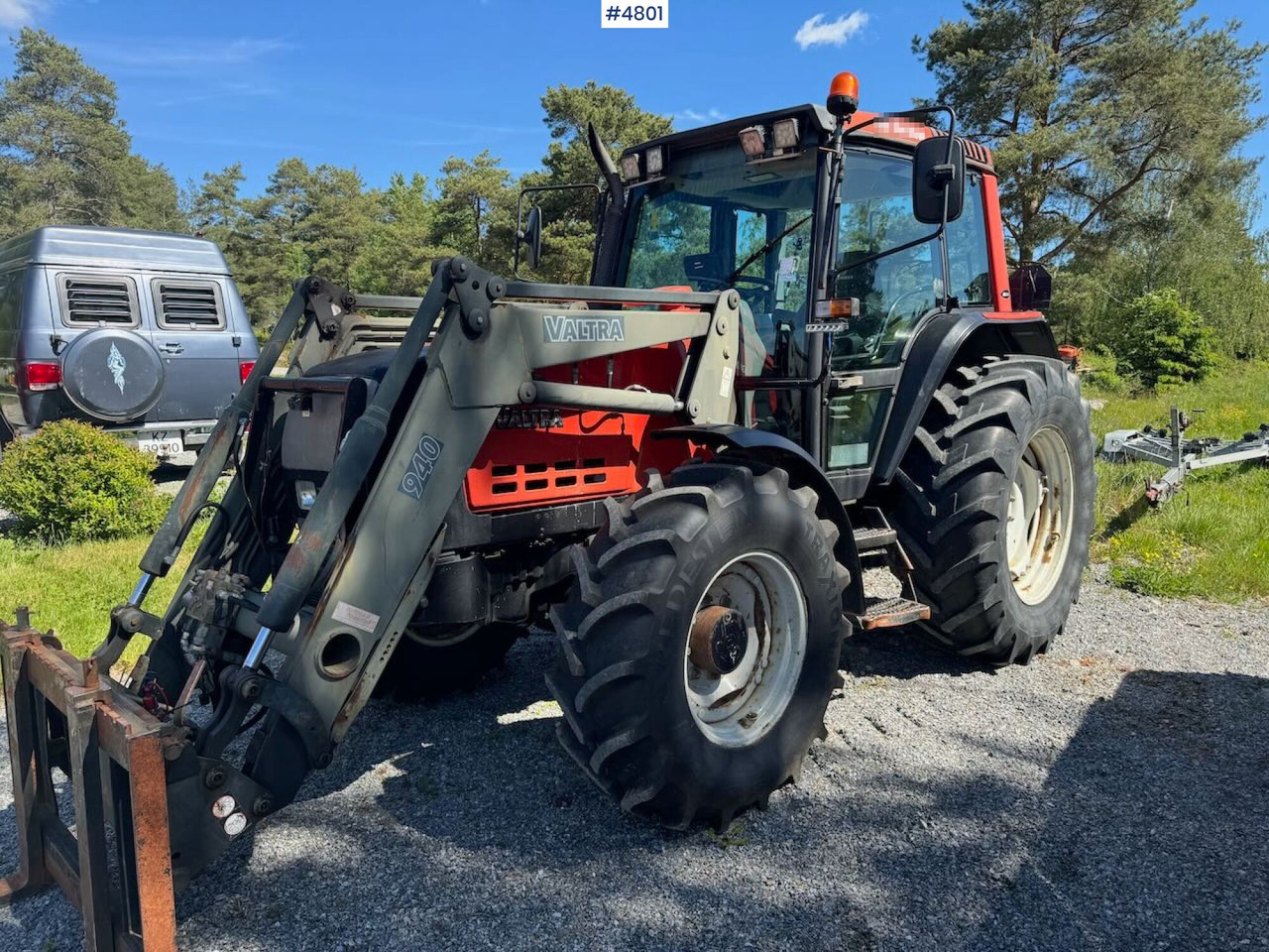 2002 Valtra 6300 4x4 w/ front loader - Tracteur agricole: photos 2 2002 Valtra 6300 4x4 w/ front loader - Tracteur agricole: photos 2