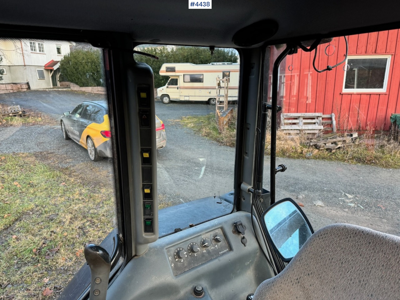 Crédit-bail  2005 Valtra A75-4 4x4 w/ Front loader and bucket. 3250 hours! 2005 Valtra A75-4 4x4 w/ Front loader and bucket. 3250 hours!: photos 33