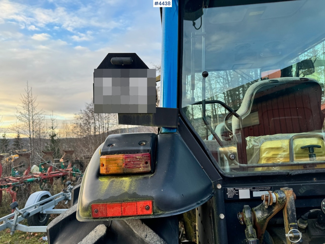 Crédit-bail  2005 Valtra A75-4 4x4 w/ Front loader and bucket. 3250 hours! 2005 Valtra A75-4 4x4 w/ Front loader and bucket. 3250 hours!: photos 17