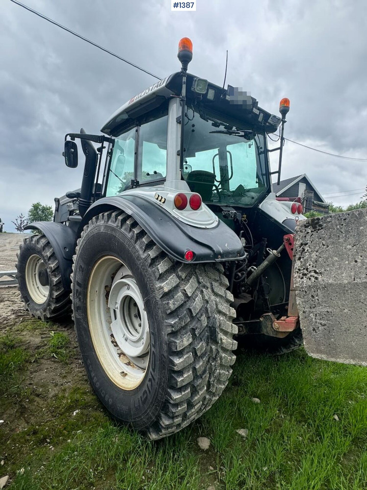 2007 Valtra T190 4x4 Tractor w/ bucket - Tracteur agricole: photos 5 2007 Valtra T190 4x4 Tractor w/ bucket - Tracteur agricole: photos 5