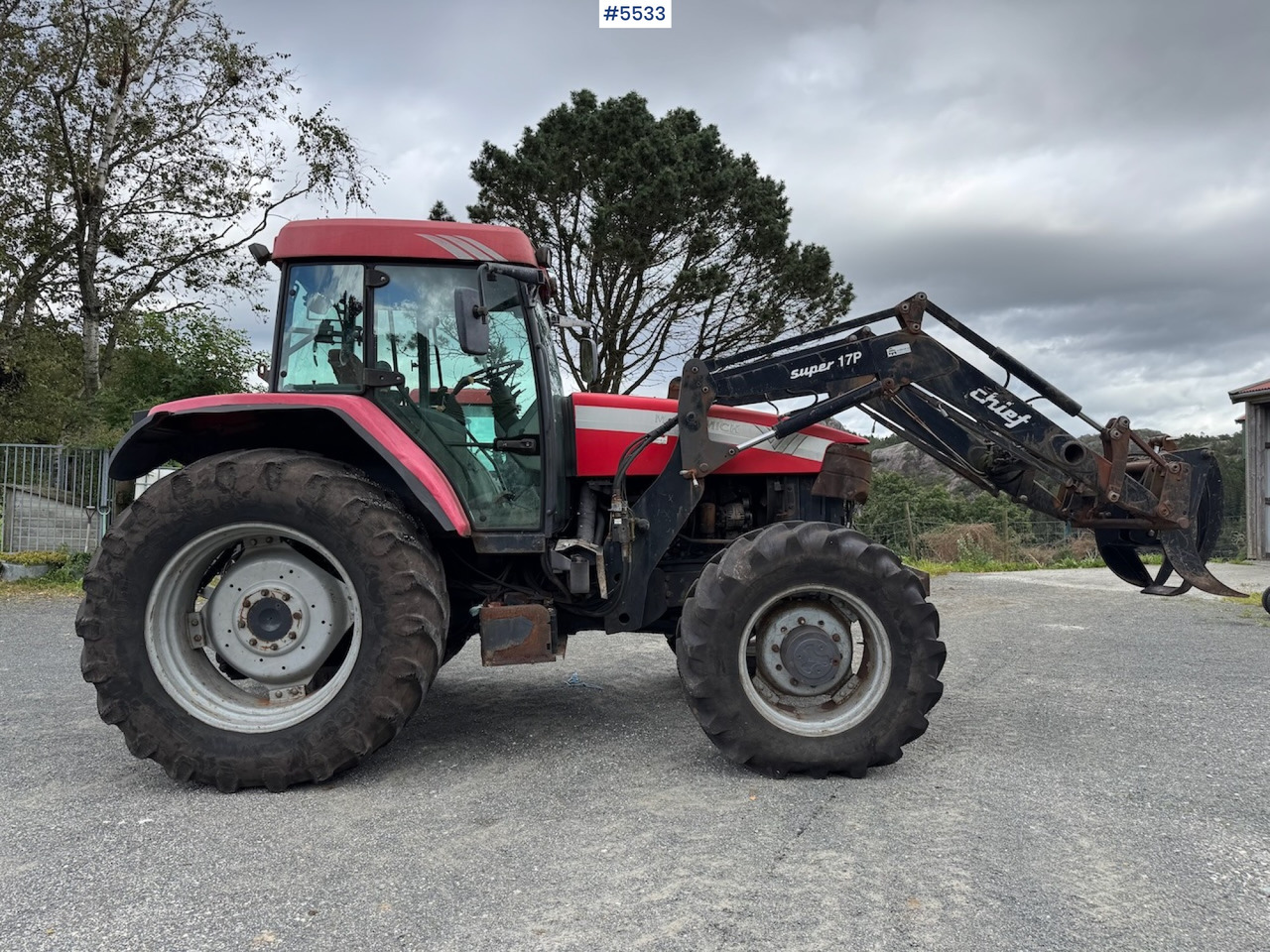 2009 McCormick MTX 150 w/ Front loader - Tracteur agricole: photos 1 2009 McCormick MTX 150 w/ Front loader - Tracteur agricole: photos 1