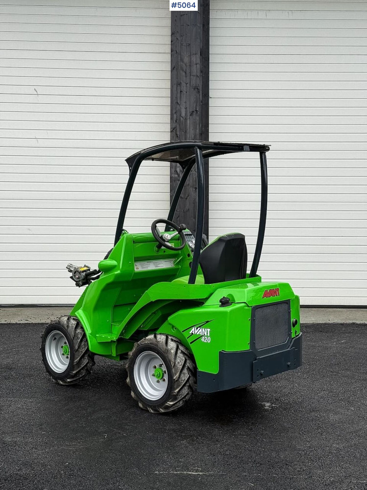 2012 Avant M420 w/ bucket NEWLY SERVICED - Valet de ferme: photos 3 2012 Avant M420 w/ bucket NEWLY SERVICED - Valet de ferme: photos 3