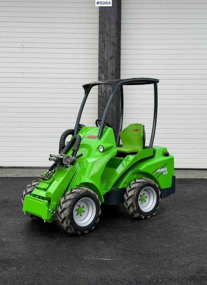 2012 Avant M420 w/ bucket NEWLY SERVICED - Valet de ferme: photos 1 2012 Avant M420 w/ bucket NEWLY SERVICED - Valet de ferme: photos 1