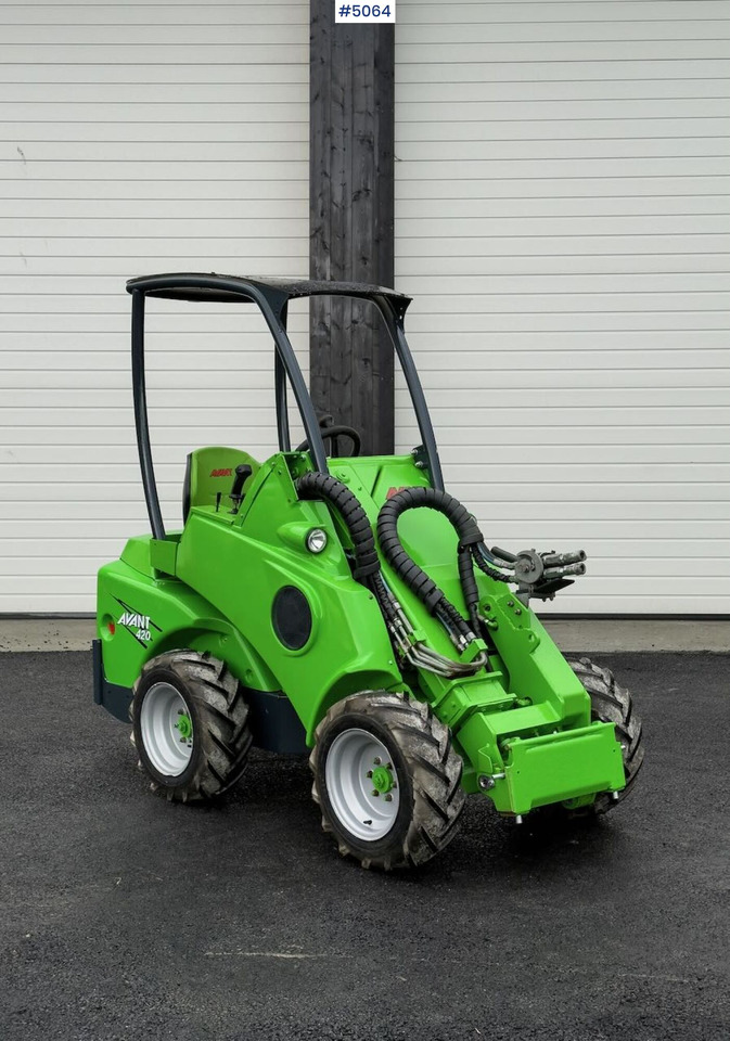 2012 Avant M420 w/ bucket NEWLY SERVICED - Valet de ferme: photos 2 2012 Avant M420 w/ bucket NEWLY SERVICED - Valet de ferme: photos 2