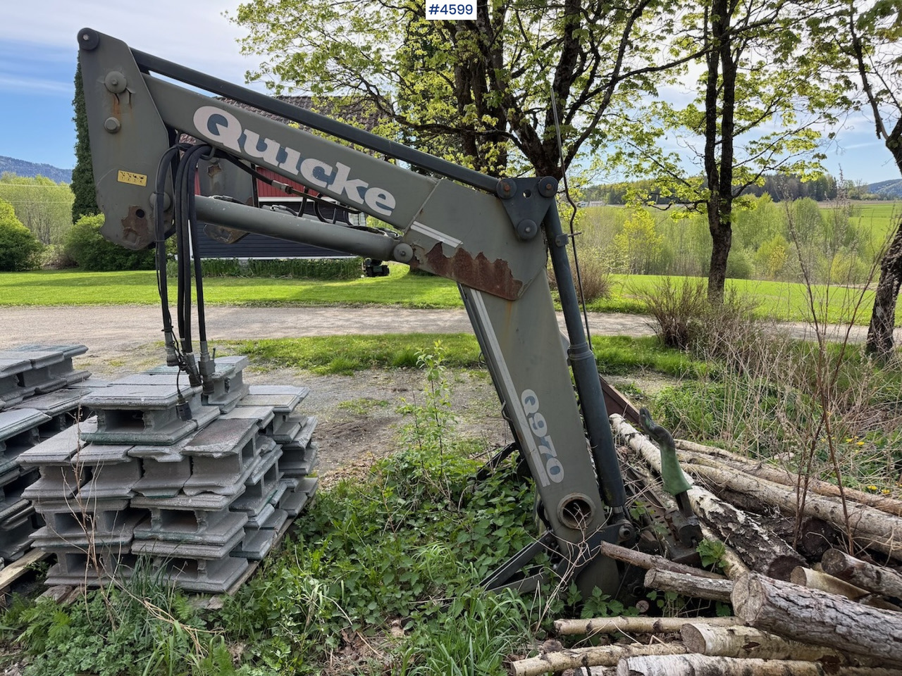 2012 Quicke Q970 w/ bucket and pallet fork. - Chargeur frontal pour tracteur: photos 4 2012 Quicke Q970 w/ bucket and pallet fork. - Chargeur frontal pour tracteur: photos 4