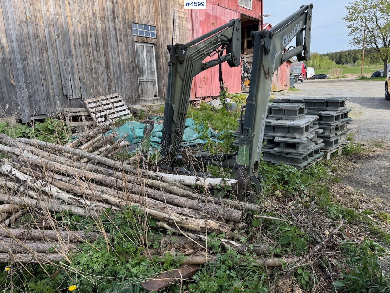 2012 Quicke Q970 w/ bucket and pallet fork. - Chargeur frontal pour tracteur: photos 2 2012 Quicke Q970 w/ bucket and pallet fork. - Chargeur frontal pour tracteur: photos 2