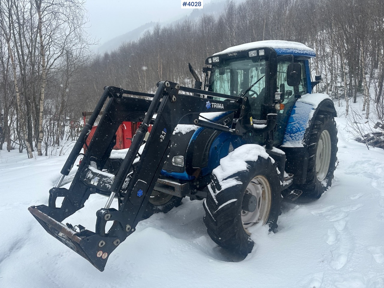 2012 Valtra N122 4x4 traktor w/ front loader and Dalen snow blower - Tracteur agricole: photos 1 2012 Valtra N122 4x4 traktor w/ front loader and Dalen snow blower - Tracteur agricole: photos 1