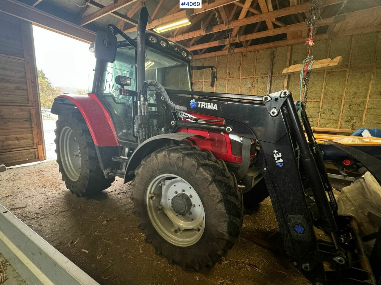 2013 Massey Ferguson 5455 w/ front loader, 2 buckets, pallet forks and blades. 1020 hours! - Tracteur agricole: photos 3 2013 Massey Ferguson 5455 w/ front loader, 2 buckets, pallet forks and blades. 1020 hours! - Tracteur agricole: photos 3