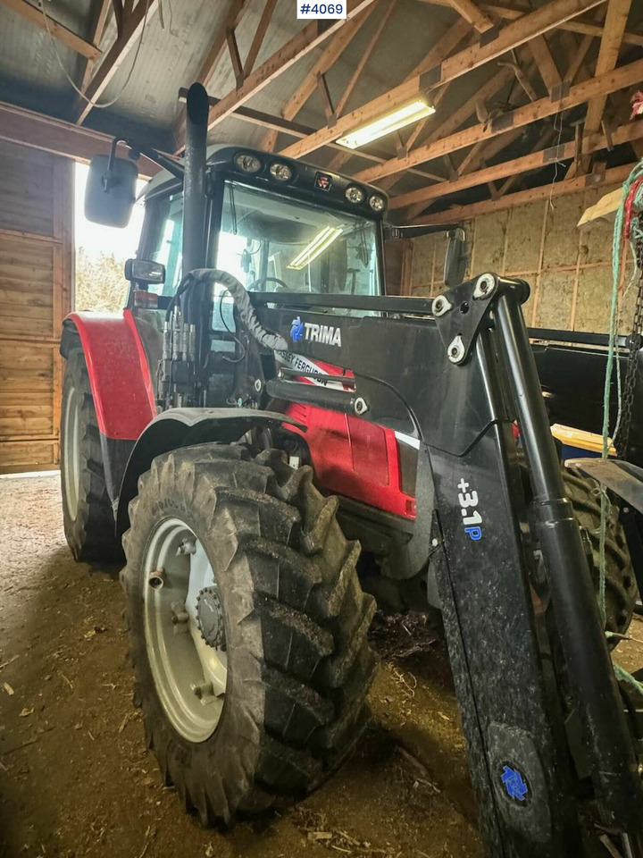 2013 Massey Ferguson 5455 w/ front loader, 2 buckets, pallet forks and blades. 1020 hours! - Tracteur agricole: photos 2 2013 Massey Ferguson 5455 w/ front loader, 2 buckets, pallet forks and blades. 1020 hours! - Tracteur agricole: photos 2