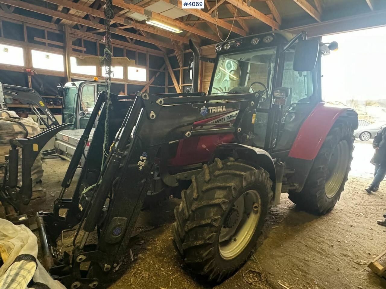 2013 Massey Ferguson 5455 w/ front loader, 2 buckets, pallet forks and blades. 1020 hours! - Tracteur agricole: photos 5 2013 Massey Ferguson 5455 w/ front loader, 2 buckets, pallet forks and blades. 1020 hours! - Tracteur agricole: photos 5