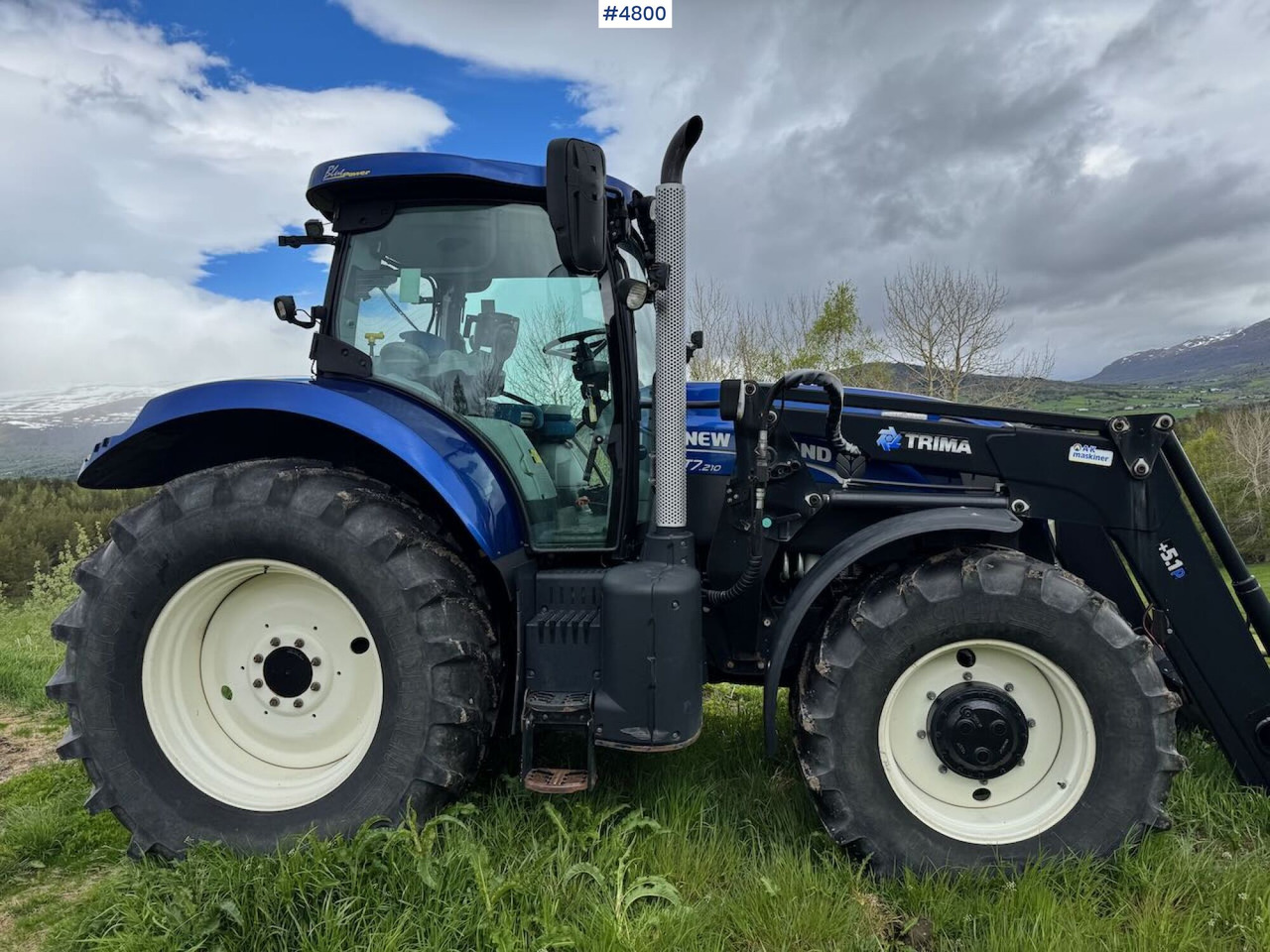 2013 New Holland T7.210 AC Blue Power m/ Frontlaster - Tracteur agricole: photos 2 2013 New Holland T7.210 AC Blue Power m/ Frontlaster - Tracteur agricole: photos 2