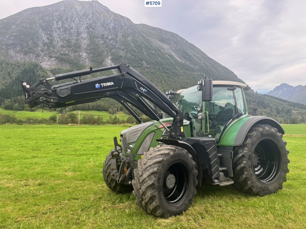 2017 Fendt 724 Vario w/ GPS, Front PTO, Loader and hydraulics. - Tracteur agricole: photos 3 2017 Fendt 724 Vario w/ GPS, Front PTO, Loader and hydraulics. - Tracteur agricole: photos 3
