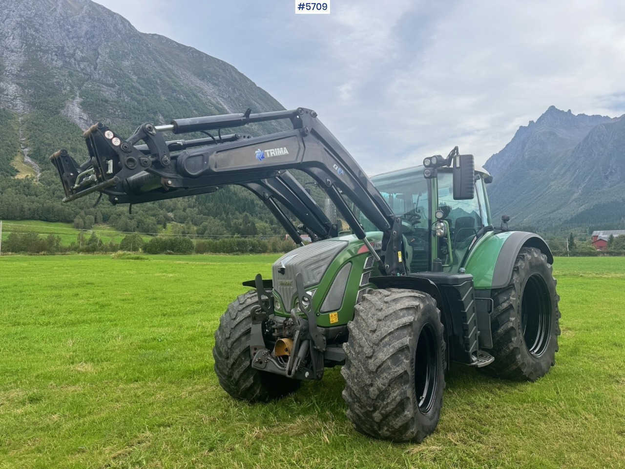 2017 Fendt 724 Vario w/ GPS, Front PTO, Loader and hydraulics. - Tracteur agricole: photos 2 2017 Fendt 724 Vario w/ GPS, Front PTO, Loader and hydraulics. - Tracteur agricole: photos 2