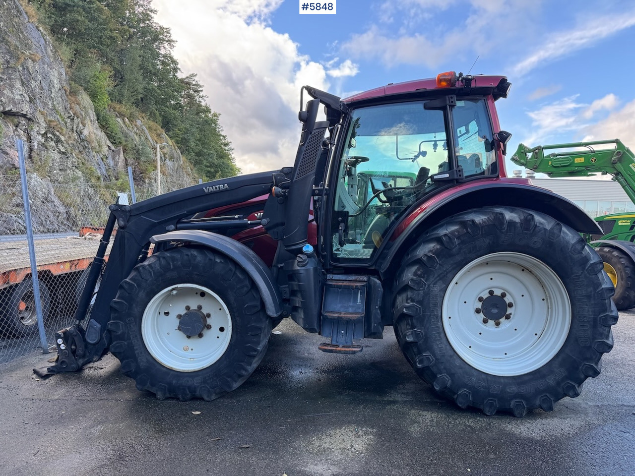 2018 Valtra N174 w/ front loader and plow plate. - Tracteur agricole: photos 2 2018 Valtra N174 w/ front loader and plow plate. - Tracteur agricole: photos 2