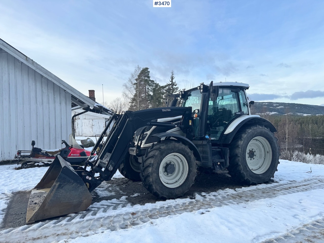 2019 Valtra N134 w/ Front loader and bucket. 900 hours! - Tracteur agricole: photos 2 2019 Valtra N134 w/ Front loader and bucket. 900 hours! - Tracteur agricole: photos 2