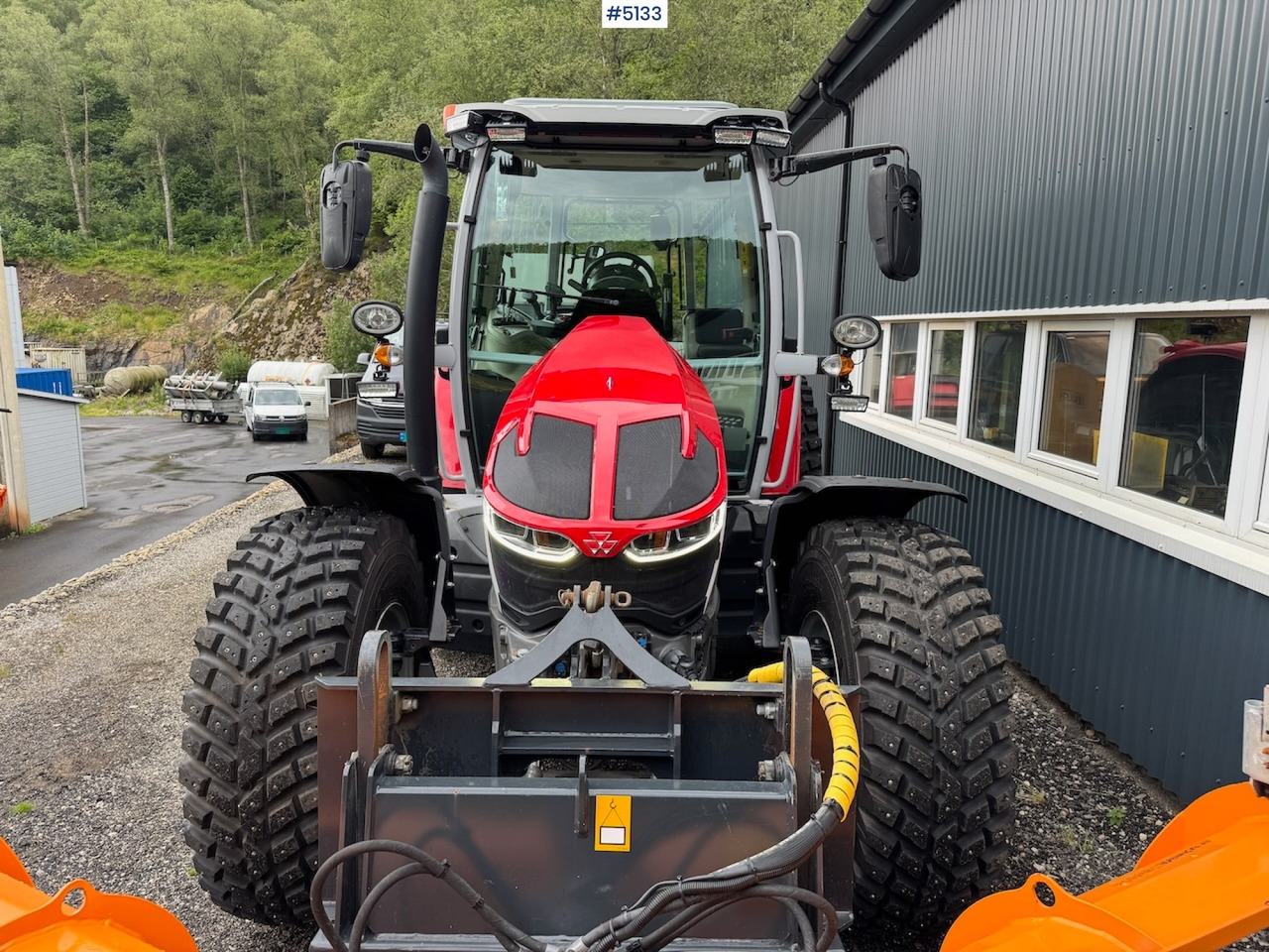 2022 Massey Ferguson 5S.105 w/front hydraulics and plowing rig - Tracteur agricole: photos 4 2022 Massey Ferguson 5S.105 w/front hydraulics and plowing rig - Tracteur agricole: photos 4