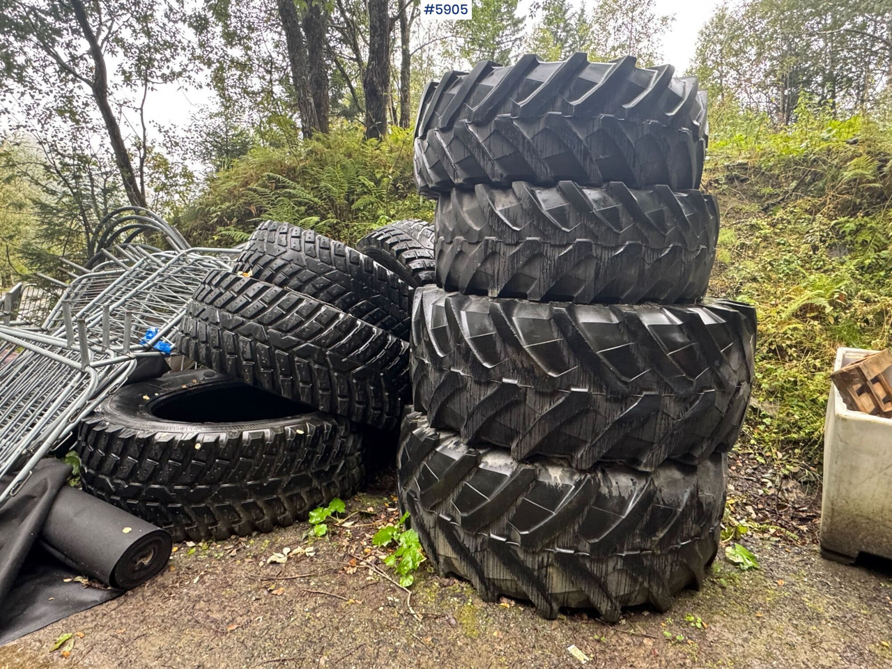 8 pcs Nokian TRI 2 tires. 4 pcs on rims! - Roue complète pour Engins de chantier: photos 1 8 pcs Nokian TRI 2 tires. 4 pcs on rims! - Roue complète pour Engins de chantier: photos 1