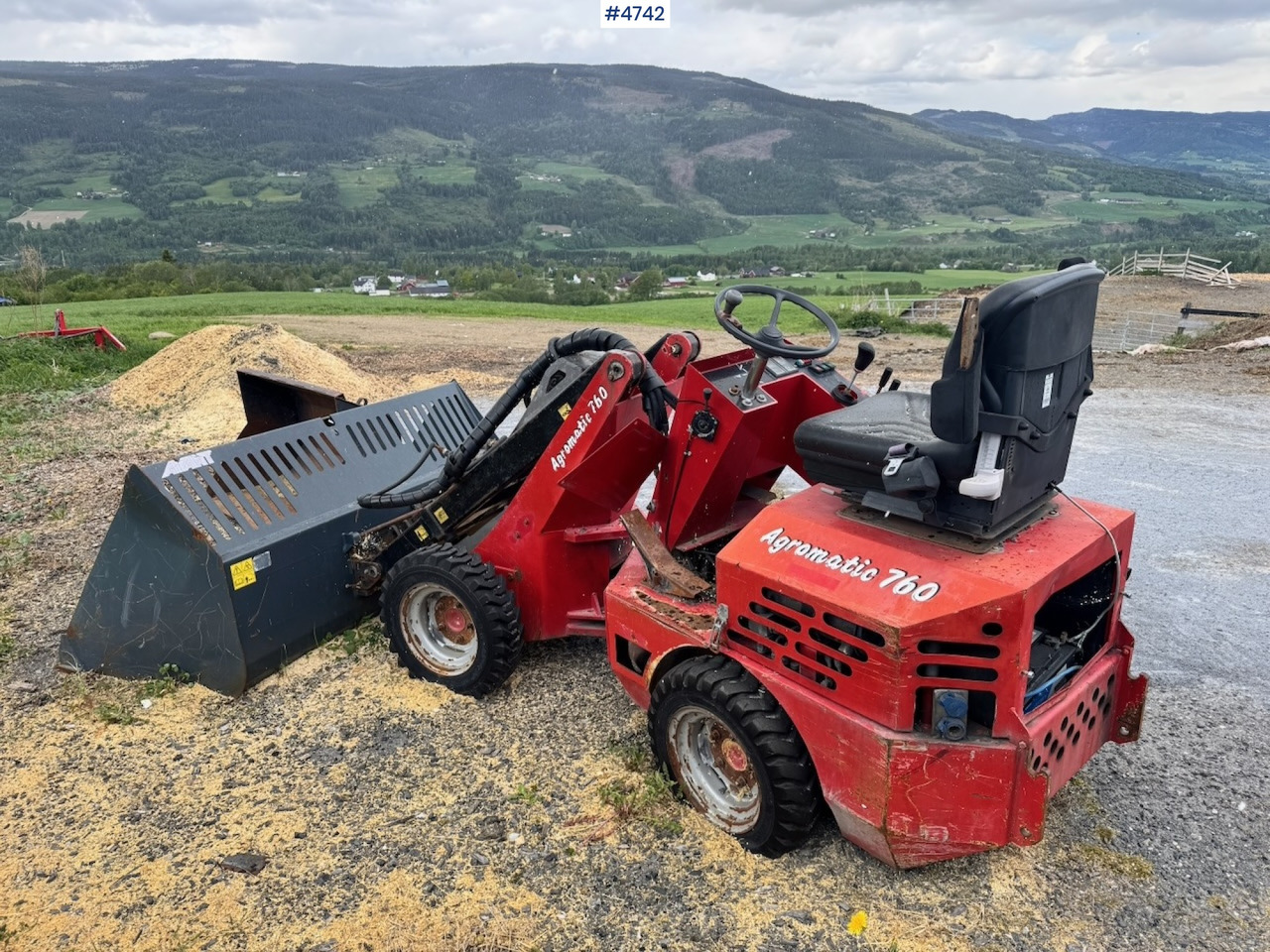 Approx. 2000 Norcar Agromatic 760 Skid Steer Loader. (needs repair) - Valet de ferme: photos 3 Approx. 2000 Norcar Agromatic 760 Skid Steer Loader. (needs repair) - Valet de ferme: photos 3