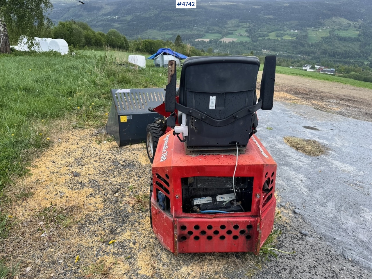 Approx. 2000 Norcar Agromatic 760 Skid Steer Loader. (needs repair) - Valet de ferme: photos 4 Approx. 2000 Norcar Agromatic 760 Skid Steer Loader. (needs repair) - Valet de ferme: photos 4