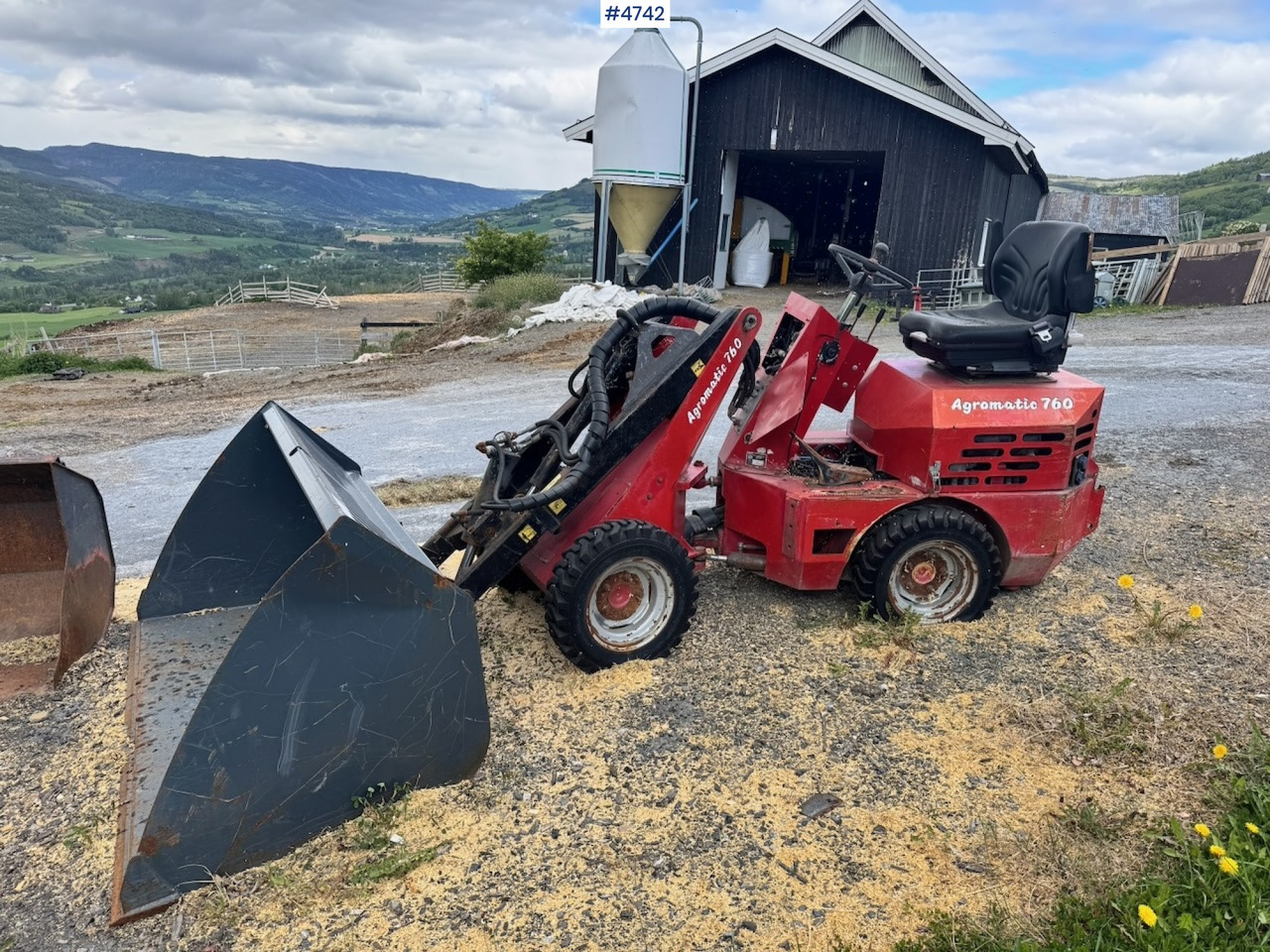 Approx. 2000 Norcar Agromatic 760 Skid Steer Loader. (needs repair) - Valet de ferme: photos 1 Approx. 2000 Norcar Agromatic 760 Skid Steer Loader. (needs repair) - Valet de ferme: photos 1
