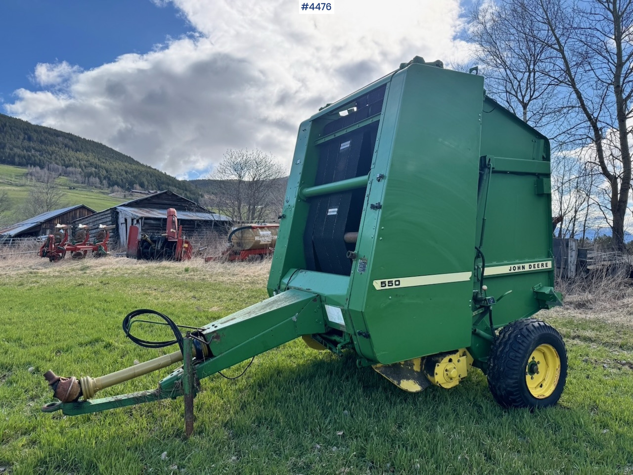 Circa 1990 John Deere 550 Round Baler - Matériel de fenaison: photos 4 Circa 1990 John Deere 550 Round Baler - Matériel de fenaison: photos 4