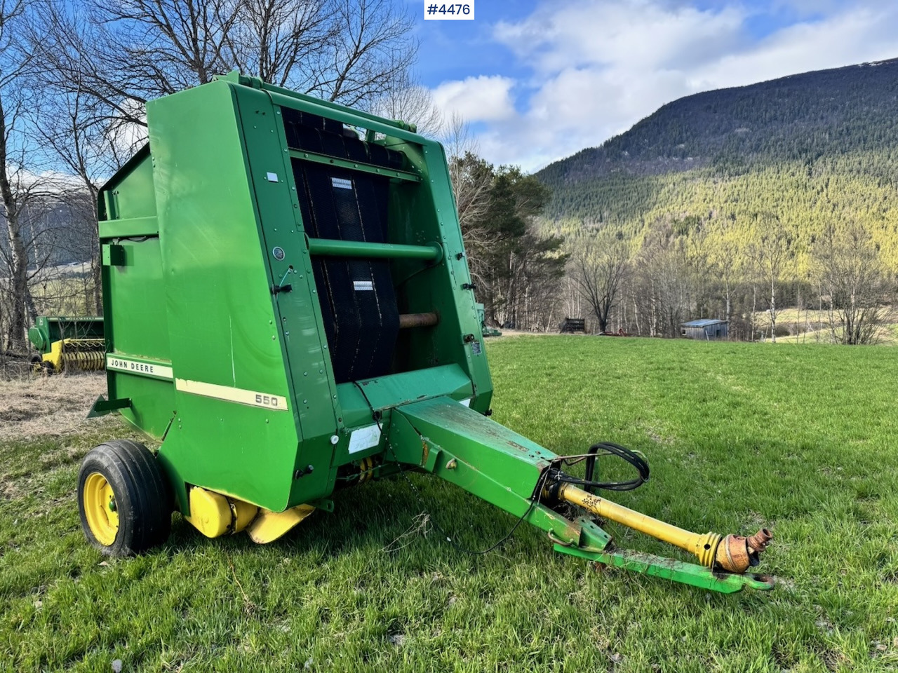 Circa 1990 John Deere 550 Round Baler - Matériel de fenaison: photos 1 Circa 1990 John Deere 550 Round Baler - Matériel de fenaison: photos 1