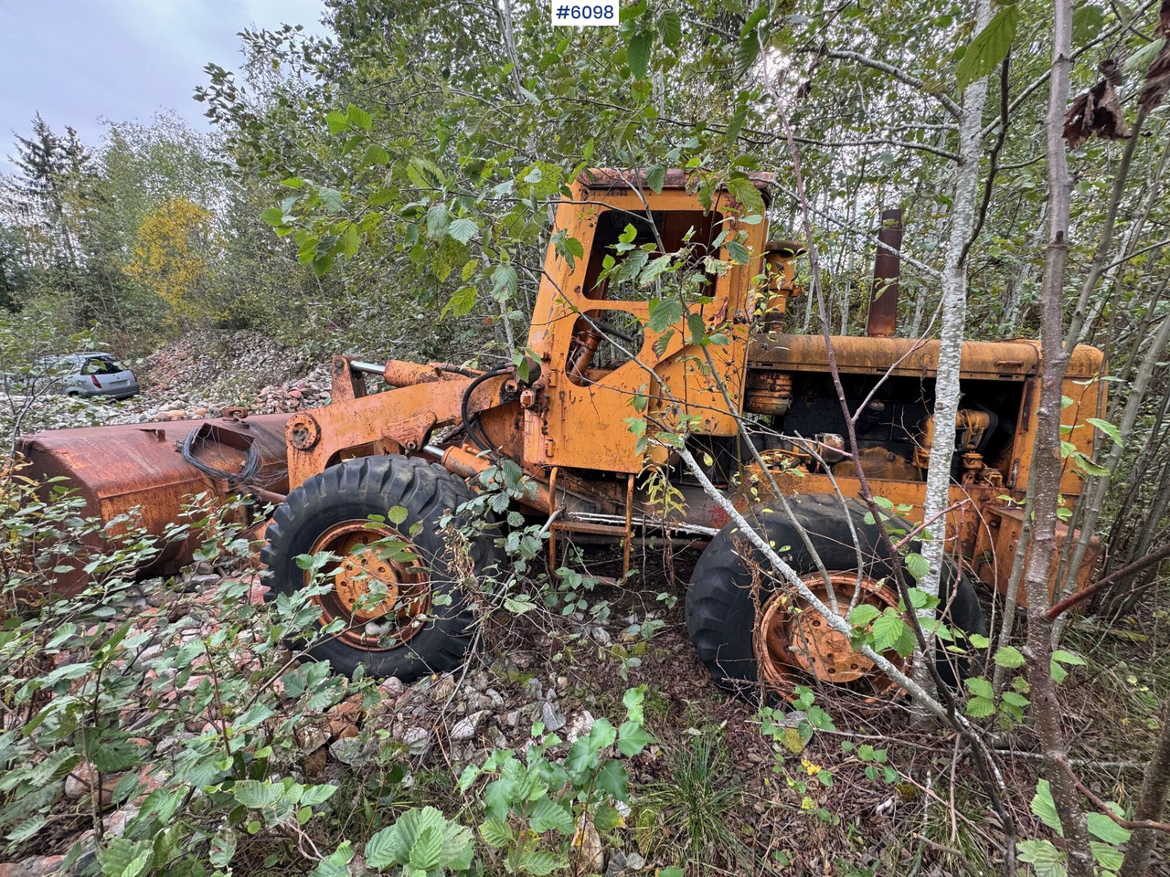 Hanomag wheel loader with bucket – repair object - Chargeuse sur pneus: photos 1 Hanomag wheel loader with bucket – repair object - Chargeuse sur pneus: photos 1