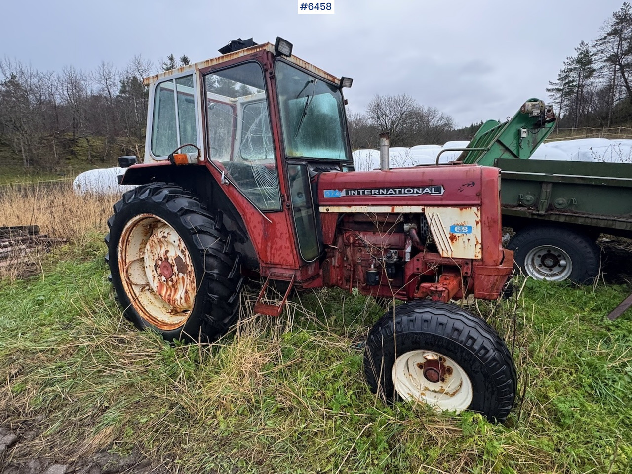 International 574 tractor - Tracteur agricole: photos 2 International 574 tractor - Tracteur agricole: photos 2