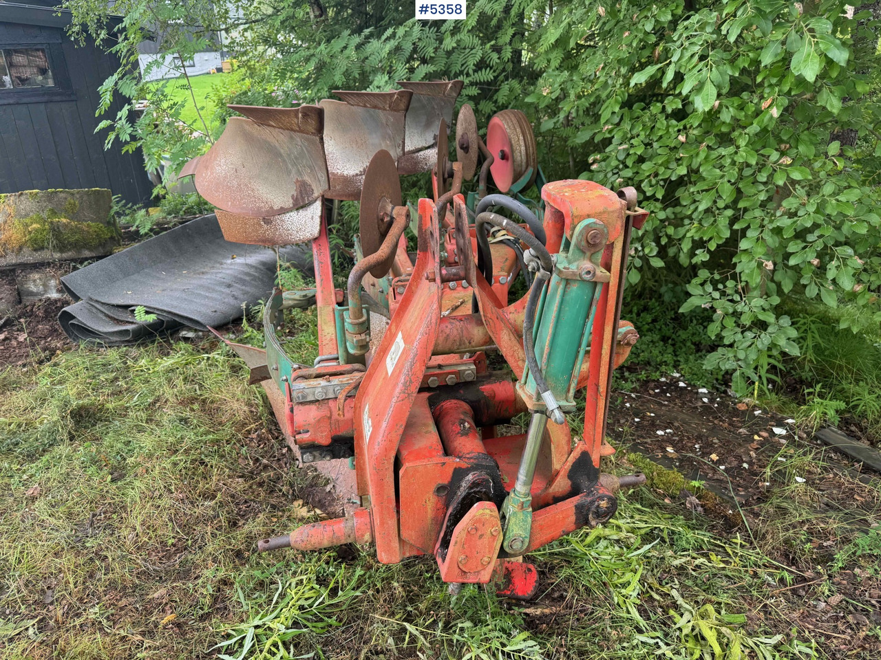 Kverneland 3 furrow reversible plough - Outils du sol: photos 5 Kverneland 3 furrow reversible plough - Outils du sol: photos 5