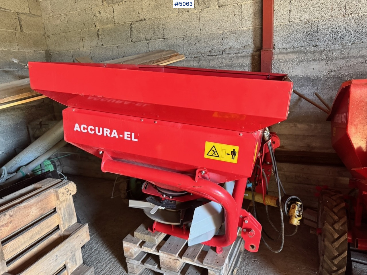 Kverneland Accord Fertilizer spreader - Distributeur d'engrais: photos 1 Kverneland Accord Fertilizer spreader - Distributeur d'engrais: photos 1