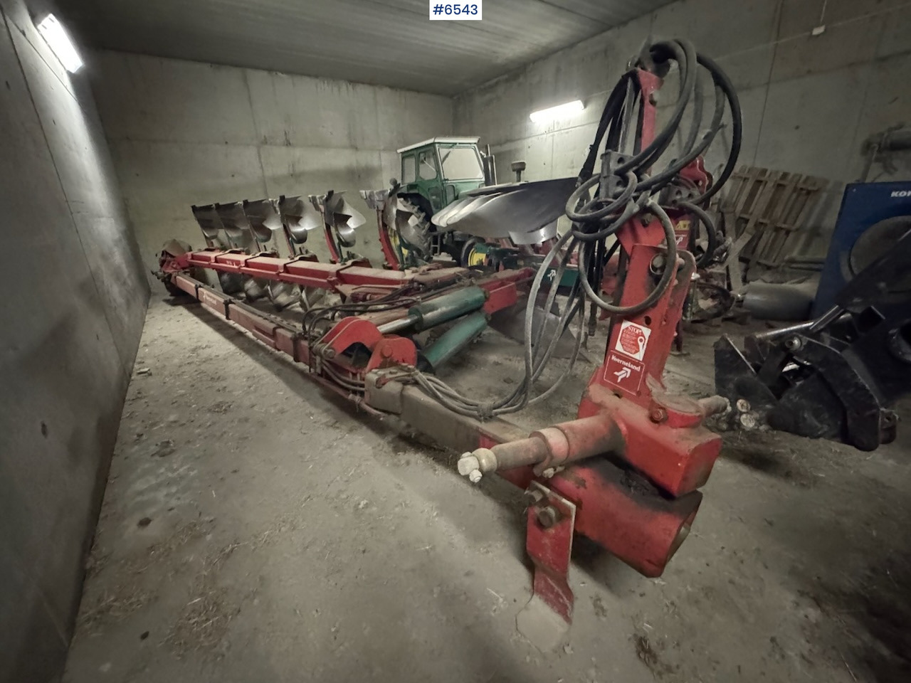 Kverneland PB100 6-Flour Vario Semi-Reversible Plough - Outils du sol: photos 1 Kverneland PB100 6-Flour Vario Semi-Reversible Plough - Outils du sol: photos 1