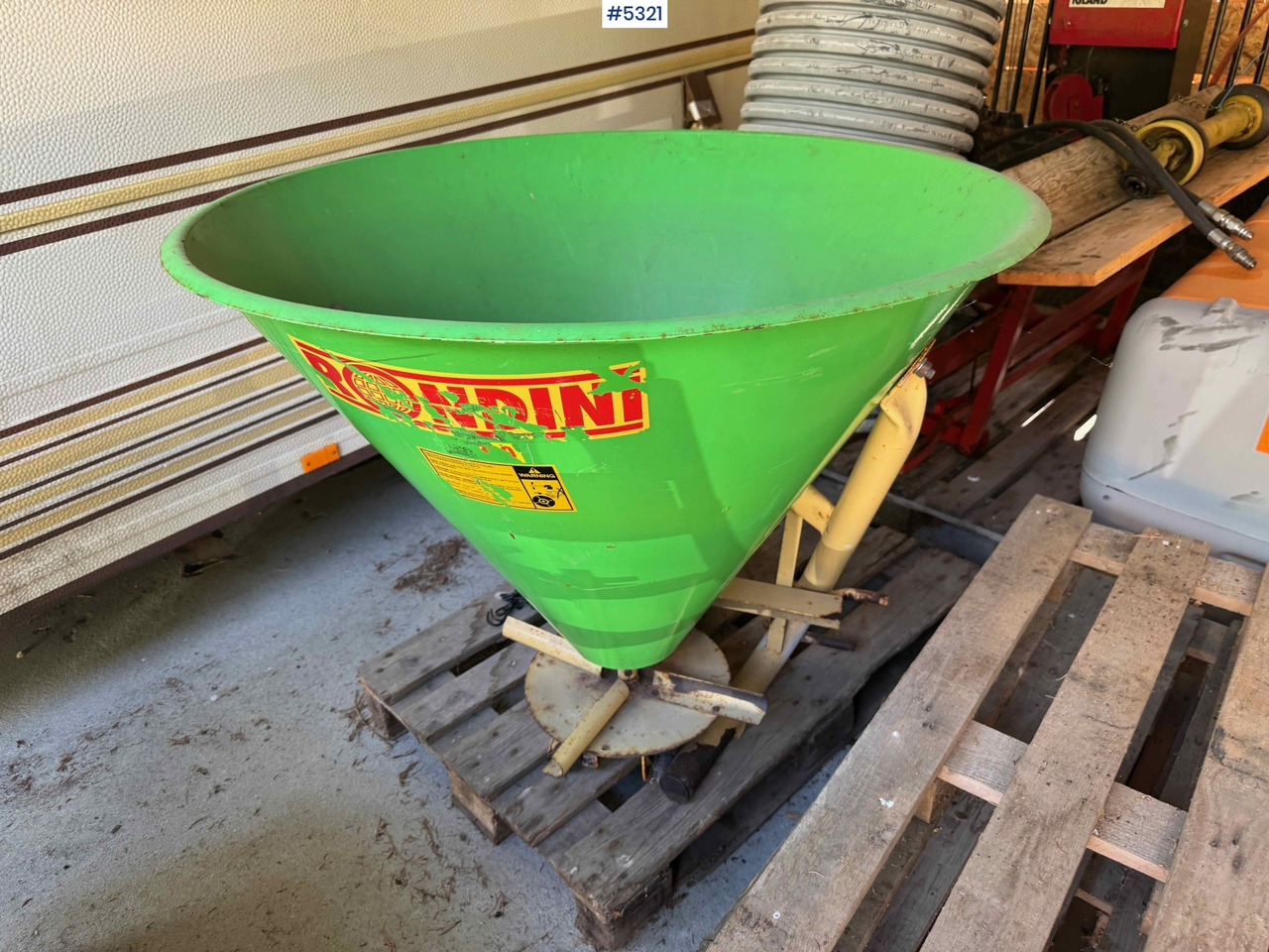 Rondini fertilizer spreader - Distributeur d'engrais: photos 2 Rondini fertilizer spreader - Distributeur d'engrais: photos 2