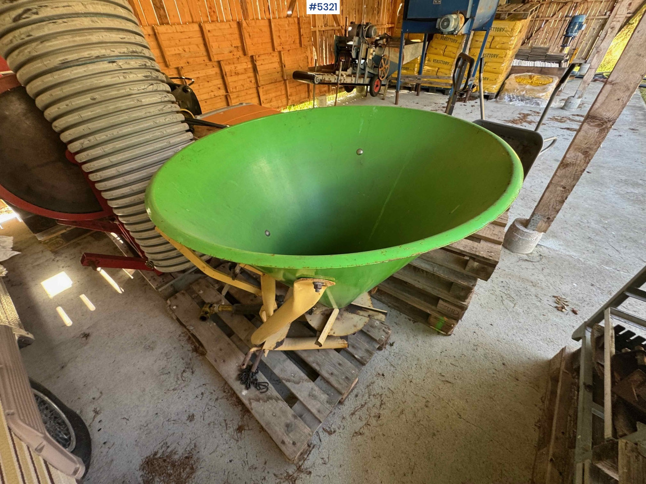 Rondini fertilizer spreader - Distributeur d'engrais: photos 4 Rondini fertilizer spreader - Distributeur d'engrais: photos 4