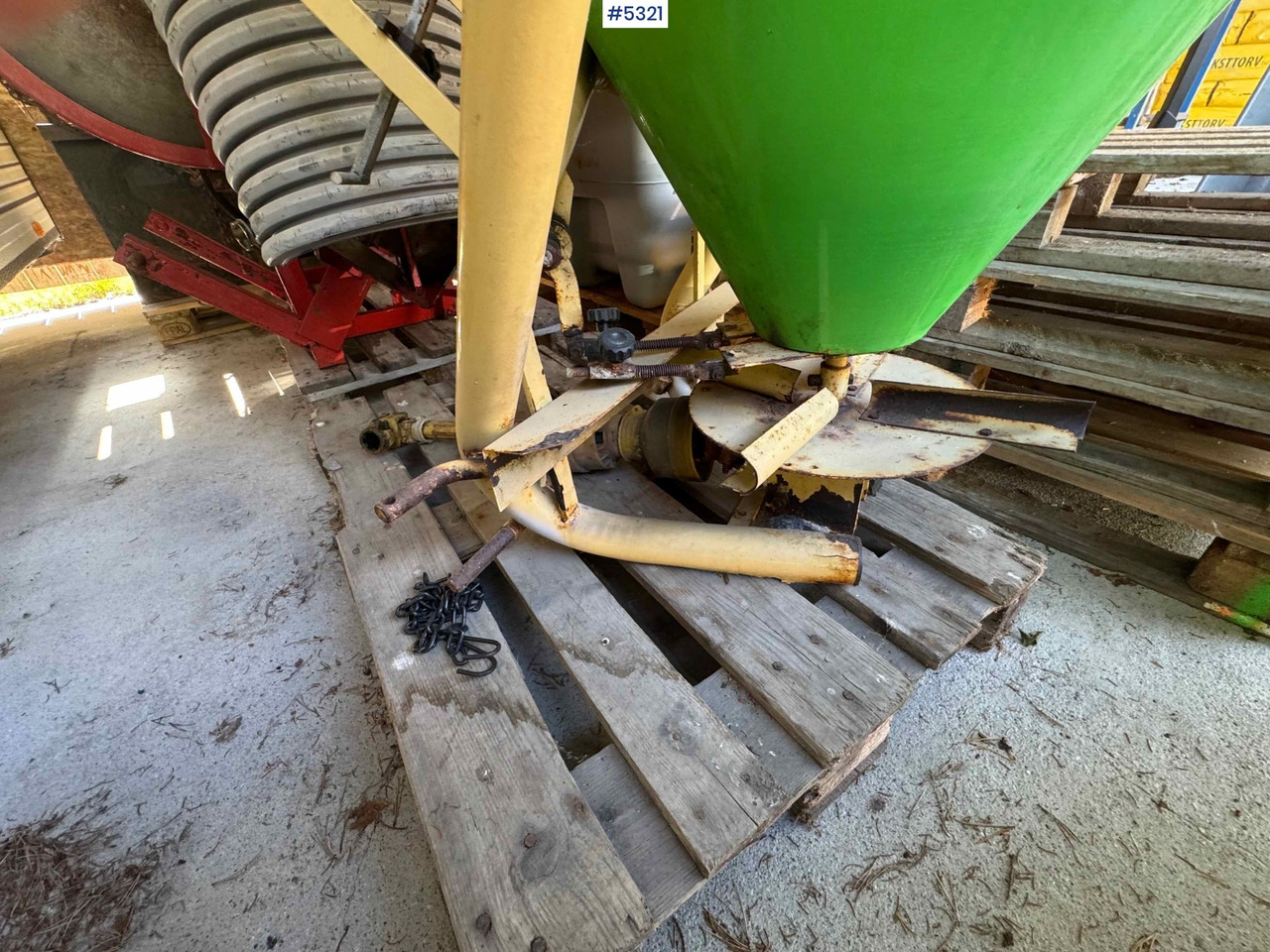Rondini fertilizer spreader - Distributeur d'engrais: photos 5 Rondini fertilizer spreader - Distributeur d'engrais: photos 5