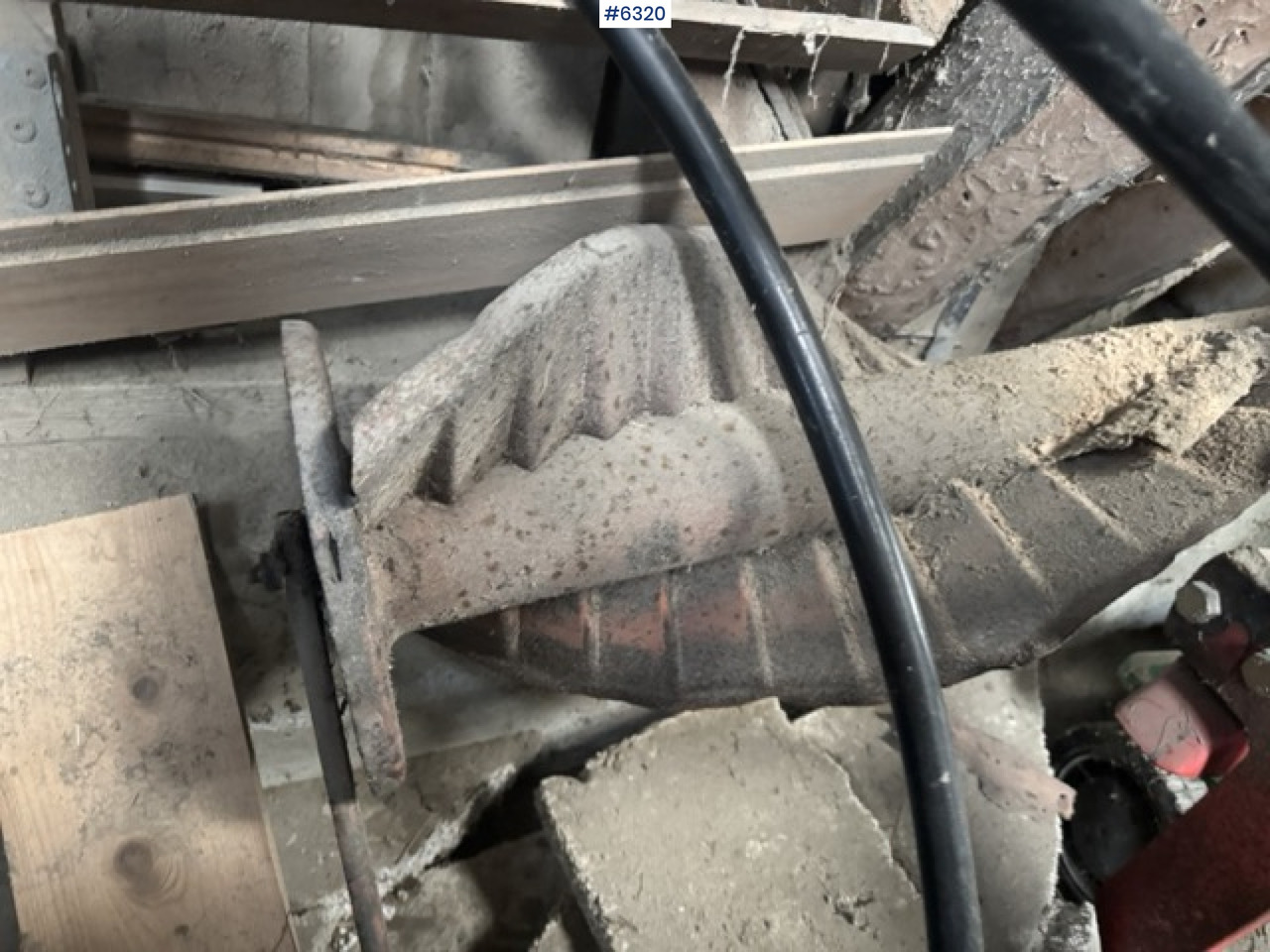 Matériel de fenaison Underhaug 370 unloading wagon with discharge roller: photos 19 Matériel de fenaison Underhaug 370 unloading wagon with discharge roller: photos 19