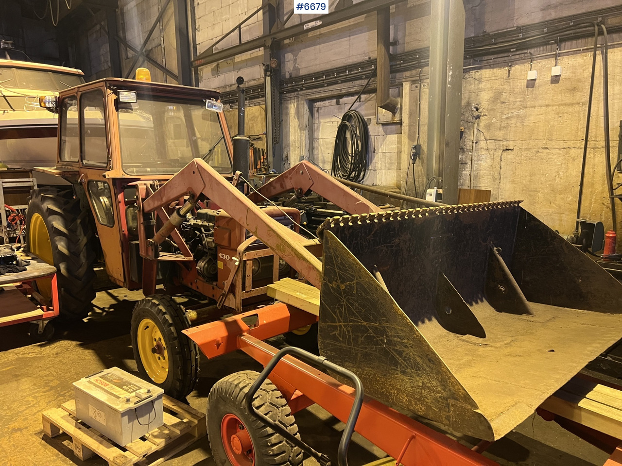 Volvo T430K traktor m/ frontlaster og skuffe - Tracteur agricole: photos 1 Volvo T430K traktor m/ frontlaster og skuffe - Tracteur agricole: photos 1