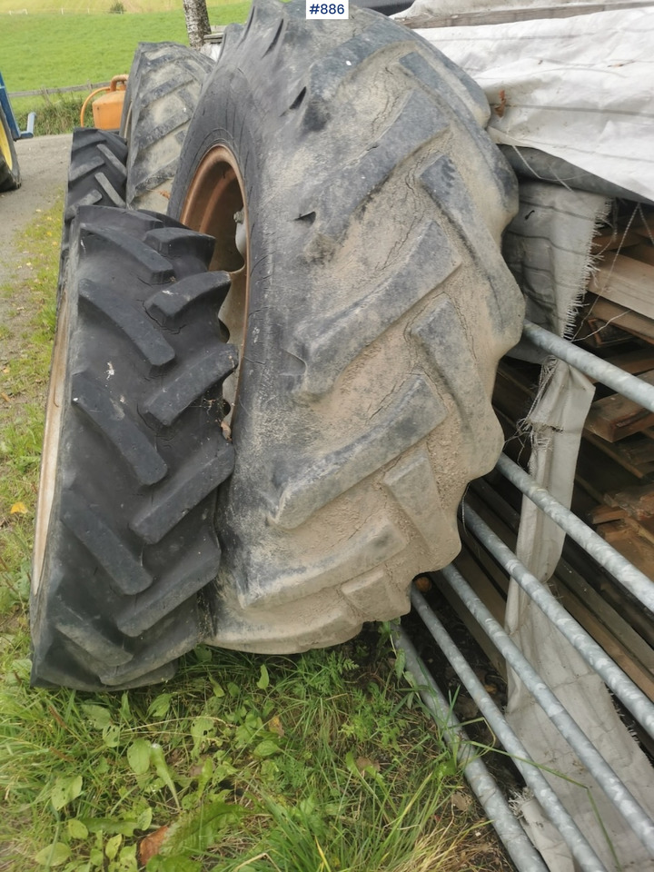 Wheel set on Deutz-Fahr 3.60 - Roue complète pour Machine agricole: photos 2 Wheel set on Deutz-Fahr 3.60 - Roue complète pour Machine agricole: photos 2