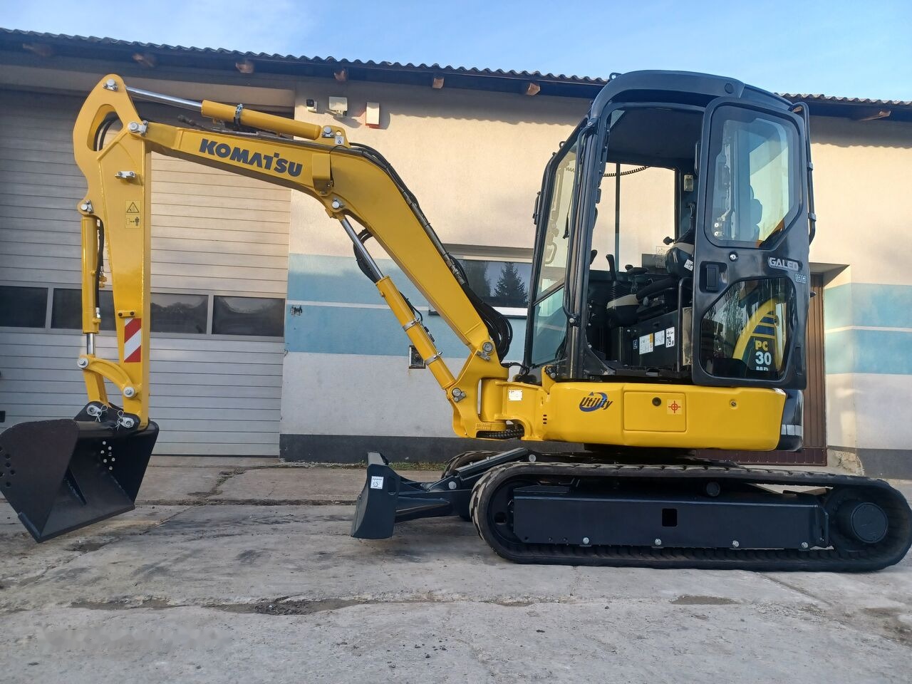 Komatsu PC30MR-3 - Mini pelle: photos 4 Komatsu PC30MR-3 - Mini pelle: photos 4