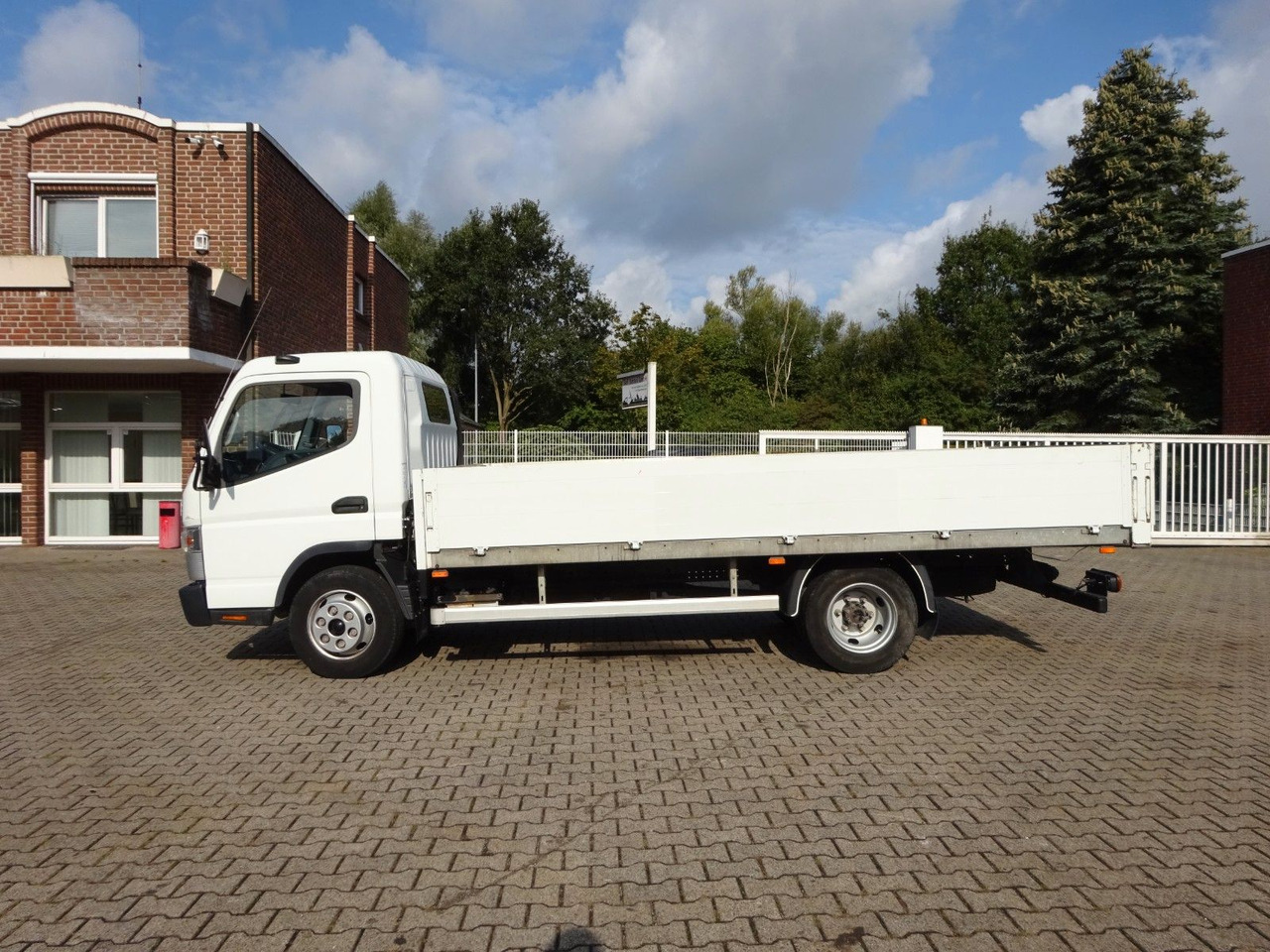 FUSO CANTER 7C15 Pritsche 4x2 - Fourgon plateau: photos 2 FUSO CANTER 7C15 Pritsche 4x2 - Fourgon plateau: photos 2