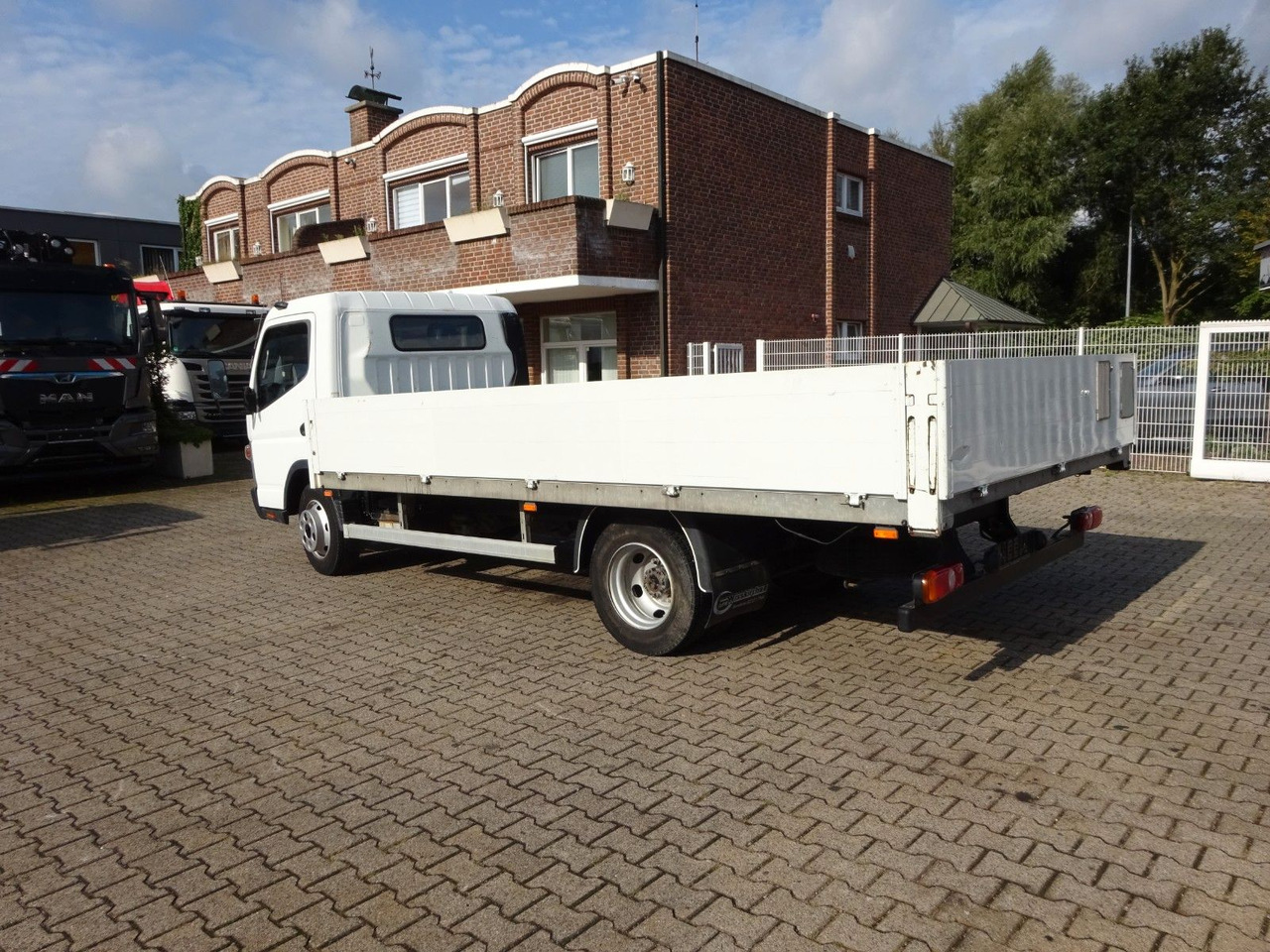 FUSO CANTER 7C15 Pritsche 4x2 - Fourgon plateau: photos 5 FUSO CANTER 7C15 Pritsche 4x2 - Fourgon plateau: photos 5