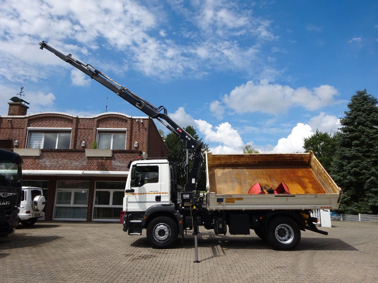 MAN 15.290 TGM 3Skipper + HIAB 111-B3 HIDUO Kran 4x2 - Camion benne, Camion grue: photos 1 MAN 15.290 TGM 3Skipper + HIAB 111-B3 HIDUO Kran 4x2 - Camion benne, Camion grue: photos 1