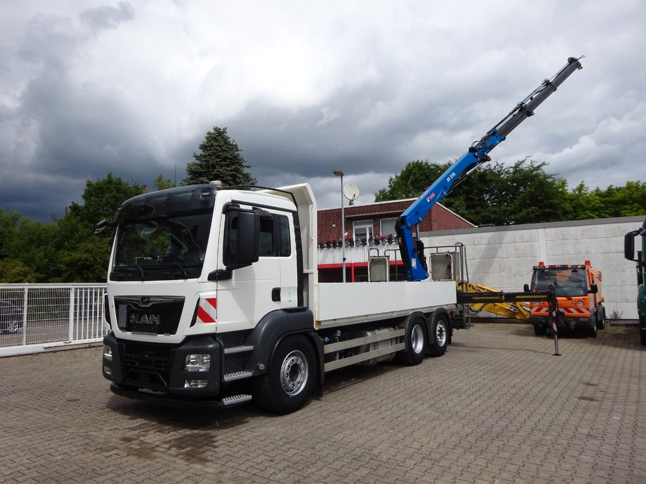 MAN 26.420 TGS Pritsche + HIAB 211 HIPRO Kran - Camion plateau, Camion grue: photos 4 MAN 26.420 TGS Pritsche + HIAB 211 HIPRO Kran - Camion plateau, Camion grue: photos 4