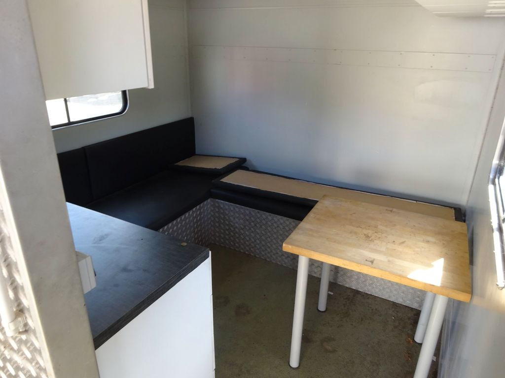 Camion fourgon MAN 8.220 Koffer mit LBW als Wohnmobil ausgebaut 4x2 MAN 8.220 Koffer mit LBW als Wohnmobil ausgebaut 4x2: photos 16 Camion fourgon MAN 8.220 Koffer mit LBW als Wohnmobil ausgebaut 4x2 MAN 8.220 Koffer mit LBW als Wohnmobil ausgebaut 4x2: photos 16