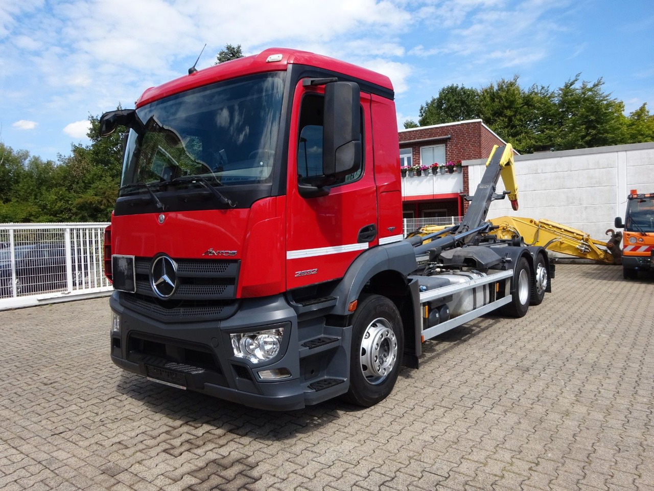 Mercedes-Benz 2532 ANTOS MEILLER Abroller Lift+Lenkachse 6x2 - Camion ampliroll: photos 1 Mercedes-Benz 2532 ANTOS MEILLER Abroller Lift+Lenkachse 6x2 - Camion ampliroll: photos 1
